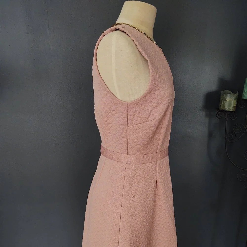 Dusty pink textured fabric sleeveless dress